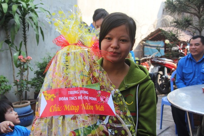 Bí thư thứ nhất Trung ương Đoàn 'vui tết cùng công nhân' Đồng Nai - ảnh 3