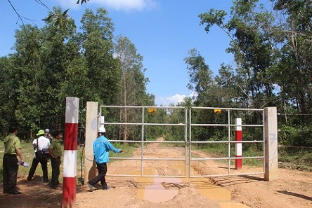 Cận cảnh hàng rào điện ngăn voi quậy phá ở Đồng Nai - ảnh 2