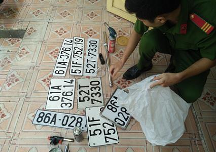 Nhóm thanh niên chuyên chặn ô tô, nổ súng để cướp xe - ảnh 1