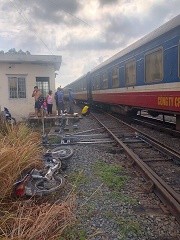 Băng qua đường sắt, người đàn ông bị tàu cán tử vong - ảnh 1