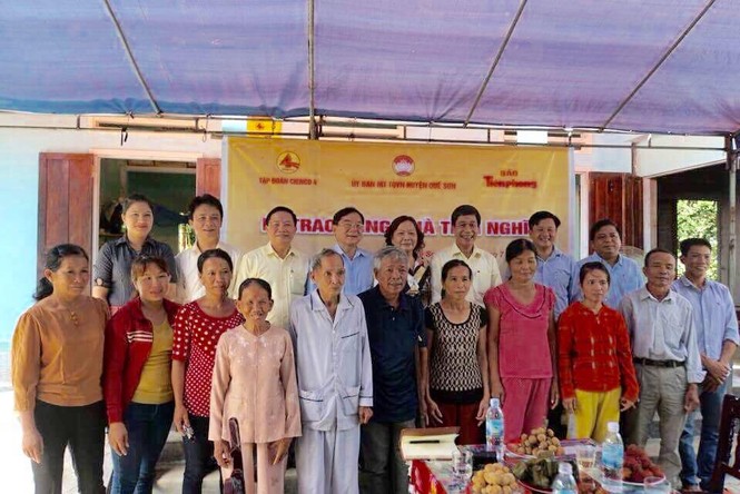 Tặng 11 nhà tình nghĩa tại đất 'lửa' Quế Sơn - ảnh 1