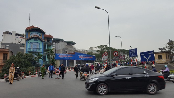Bất chấp luật ưu ái xe công vụ? - ảnh 2