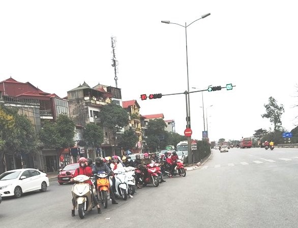 Chiều cuối cùng nghỉ Tết, dòng người đông đúc về lại Thủ đô - ảnh 9