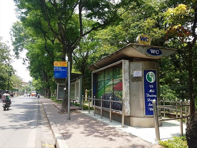 Công nhân 'quản' nhà vệ sinh Thủ đô: Lương bèo lại nợ kéo dài - ảnh 2