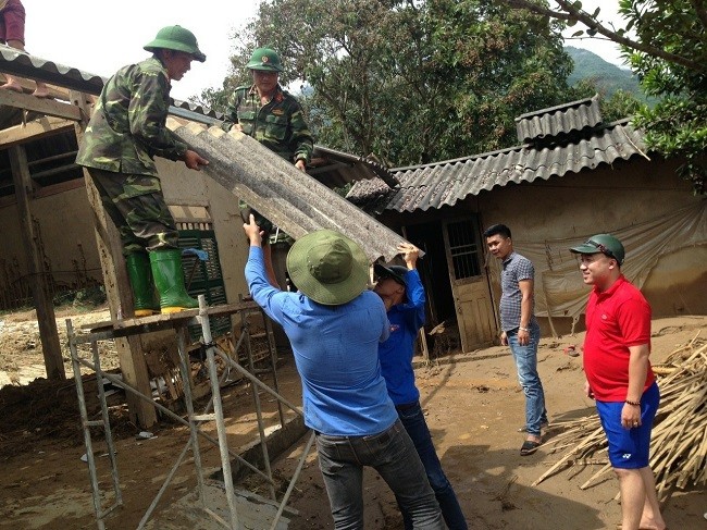 Thanh niên, bộ đội dựng nhà, san đường cho dân sau lũ tại Yên Bái - ảnh 3