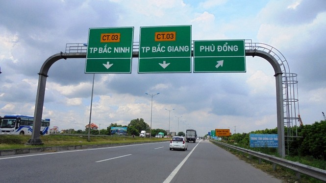Hình ảnh 'bội thực' biển báo trên cao tốc Hà Nội - Bắc Giang - ảnh 2