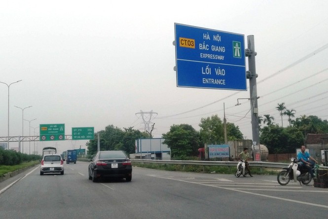 Hình ảnh 'bội thực' biển báo trên cao tốc Hà Nội - Bắc Giang - ảnh 6