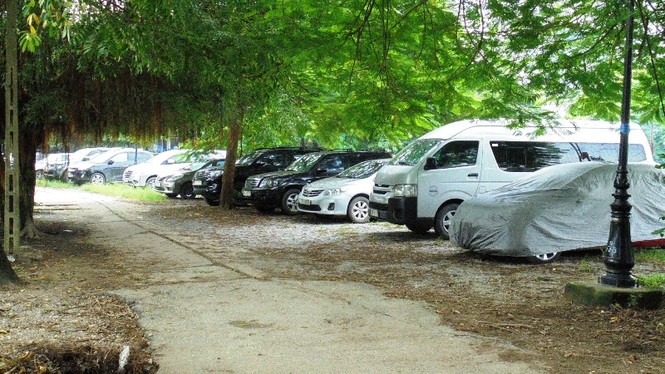 Cận cảnh loạt bãi xe trái phép, không thuế trong công viên giữa Thủ đô - ảnh 4