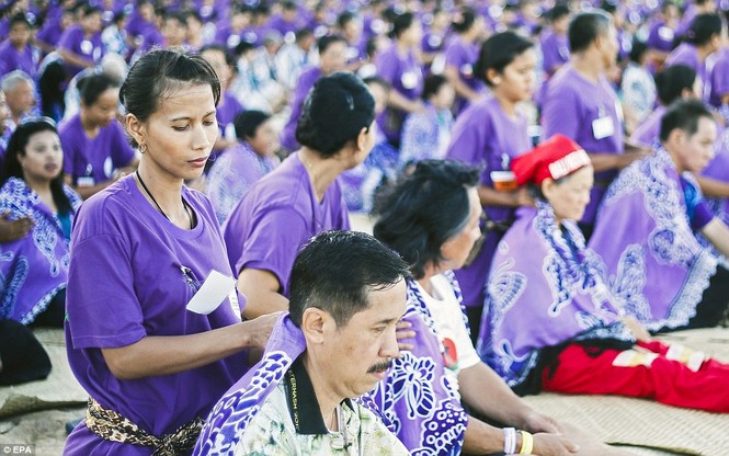 1.000 người mát xa lập kỉ lục thế giới - ảnh 4