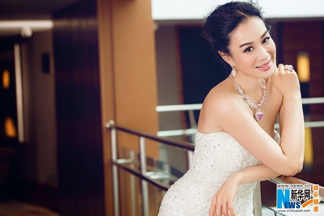 “Nữ thần sexy Châu Á” đẹp rạng rỡ khi khoác áo tân nương - ảnh 6