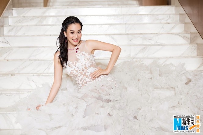 “Nữ thần sexy Châu Á” đẹp rạng rỡ khi khoác áo tân nương - ảnh 5
