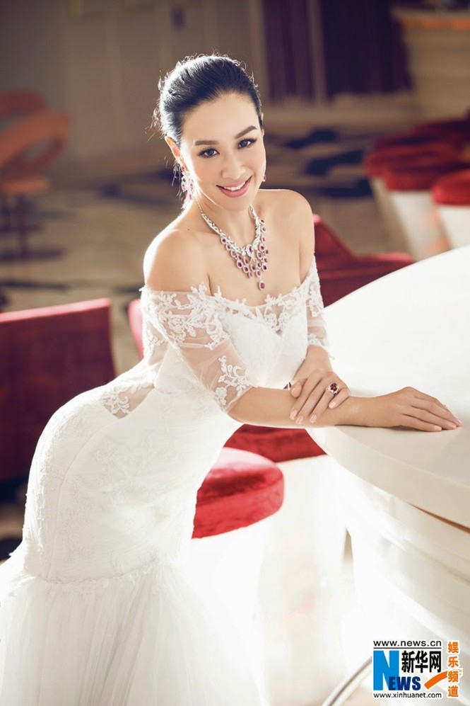“Nữ thần sexy Châu Á” đẹp rạng rỡ khi khoác áo tân nương - ảnh 2