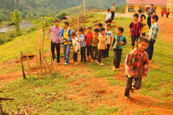 Nét hồn nhiên trẻ em vùng cao qua 10.000 bức ảnh - ảnh 12