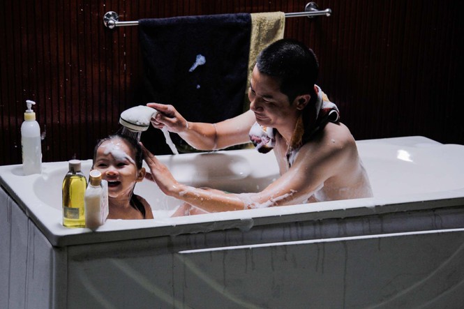 Hoàng Bách đau khổ, gục ngã giữa trời mưa trong MV mới - ảnh 5