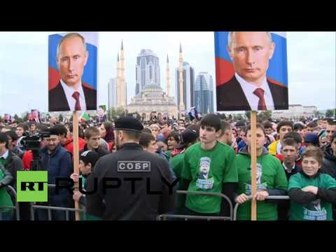 Hơn 100.000 người diễu hành mừng sinh nhật Tổng thống Putin - ảnh 10