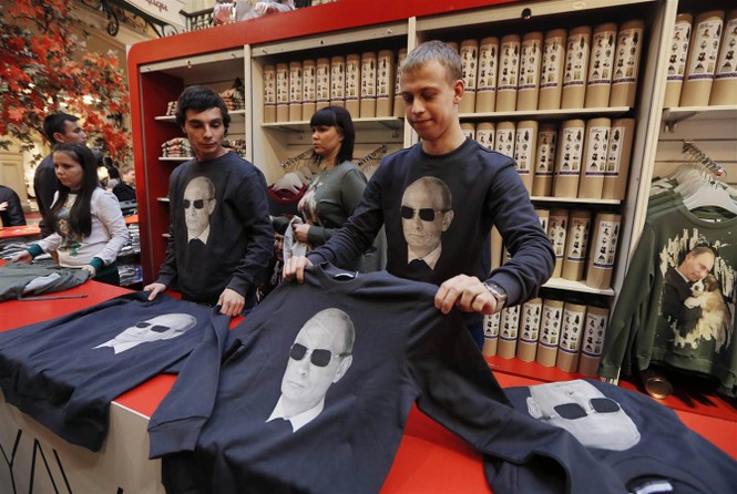 Hơn 100.000 người diễu hành mừng sinh nhật Tổng thống Putin - ảnh 15