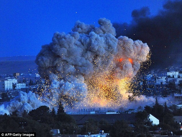 Mỹ không kích IS thâu đêm, đạn bom xé trời Kobani - ảnh 2