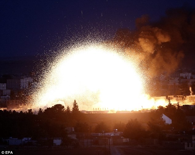 Mỹ không kích IS thâu đêm, đạn bom xé trời Kobani - ảnh 5