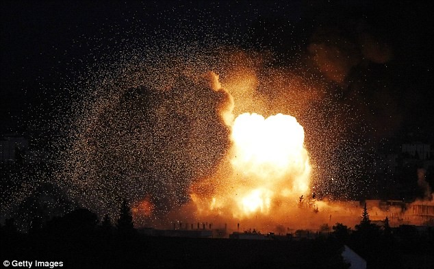 Mỹ không kích IS thâu đêm, đạn bom xé trời Kobani - ảnh 6