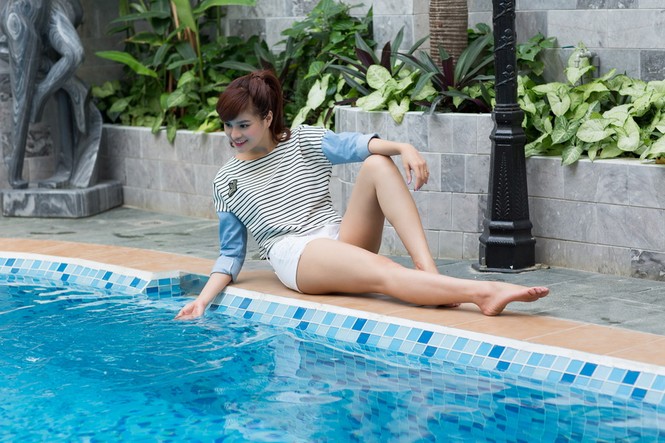 Lệ Quyên, Vũ Thu Phương khoe dáng bên hồ bơi - ảnh 6
