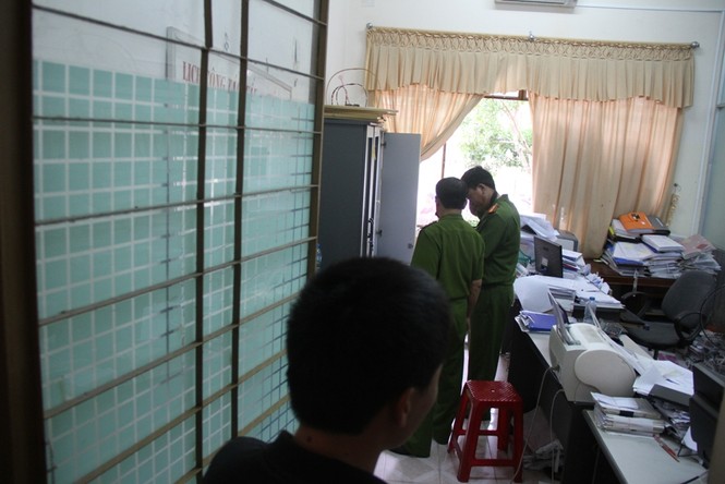 Trộm đột nhập hàng loạt phòng làm việc của UBND - ảnh 1