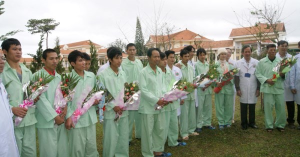 Niềm vui ngày xuất viện của các nạn nhân vụ sập hầm - ảnh 15