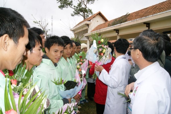 Niềm vui ngày xuất viện của các nạn nhân vụ sập hầm - ảnh 5