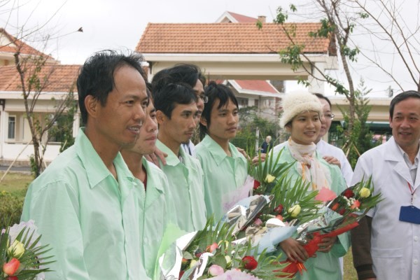 Niềm vui ngày xuất viện của các nạn nhân vụ sập hầm - ảnh 6
