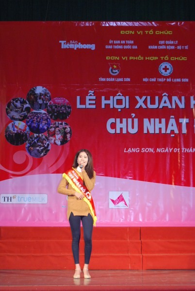 Sôi nổi 'Chủ nhật đỏ' ở biên giới Lạng Sơn. - ảnh 1