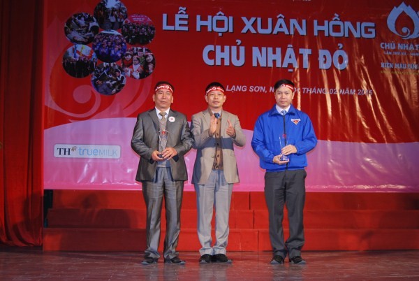 Sôi nổi 'Chủ nhật đỏ' ở biên giới Lạng Sơn. - ảnh 2