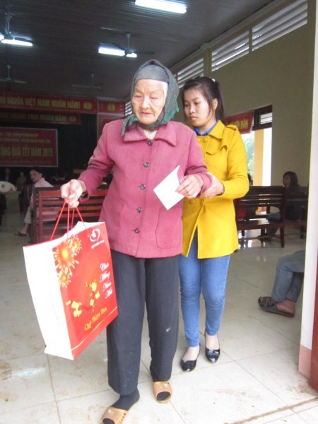 Trao quà Tết cho người nghèo tại Thanh Hóa - ảnh 3