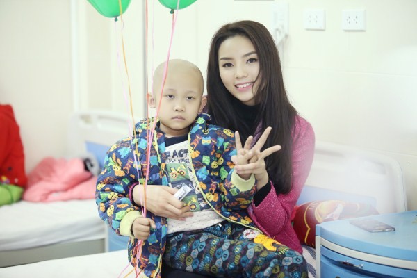 Hoa hậu Kỳ Duyên mang tết sớm cho các bệnh nhi - ảnh 5