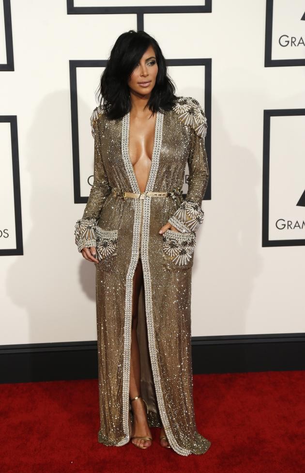 Những style 'khó đỡ' của sao trên thảm đỏ Grammy - ảnh 5