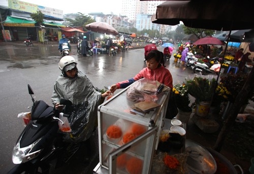 Đón Tết ông Công ông Táo, đại sứ Mỹ thả cá ở Hồ Tây - ảnh 4