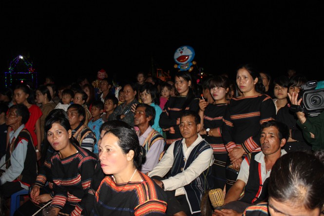 Bánh chưng xanh vì người nghèo - ảnh 12