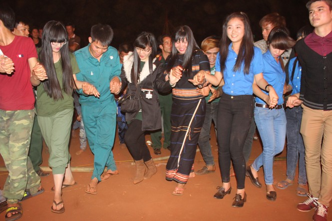 Bánh chưng xanh vì người nghèo - ảnh 15