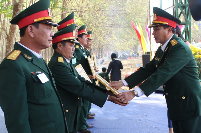 Bánh chưng xanh vì người nghèo - ảnh 16