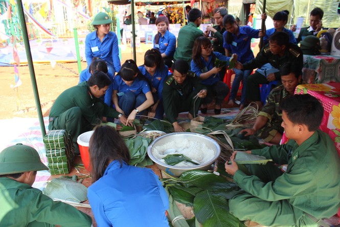 Bánh chưng xanh vì người nghèo - ảnh 1