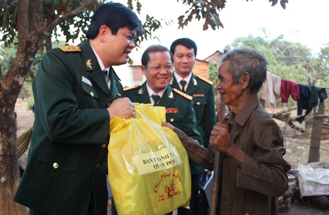 Bánh chưng xanh vì người nghèo - ảnh 4