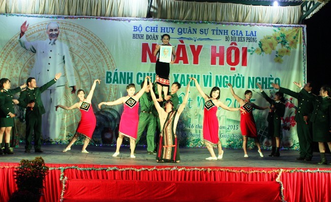 Bánh chưng xanh vì người nghèo - ảnh 8