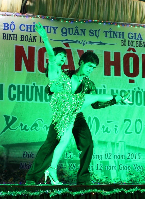 Bánh chưng xanh vì người nghèo - ảnh 9