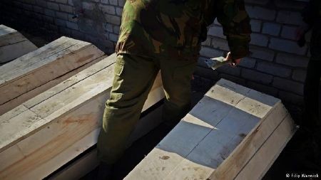 Thị trấn Đông Ukraine hoàng tàn sau cuộc binh đao - ảnh 10