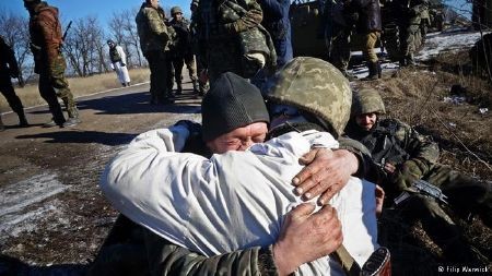 Thị trấn Đông Ukraine hoàng tàn sau cuộc binh đao - ảnh 12