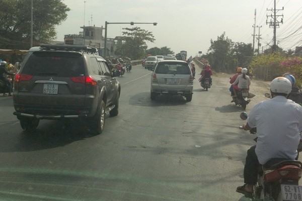 Mồng Hai trên quốc lộ 1A: Hoa đẹp, đường xấu - ảnh 7
