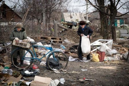 Thị trấn Đông Ukraine hoàng tàn sau cuộc binh đao - ảnh 6