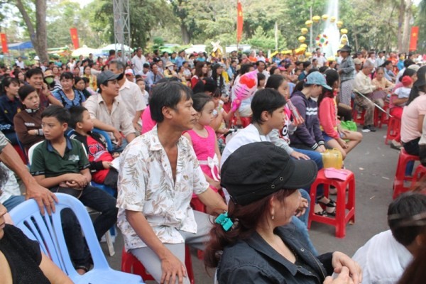 Du khách đổ xô tới Thảo Cẩm Viên vào mùng 3 Tết - ảnh 7