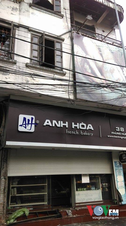 Cháy lớn ở cửa hàng bánh ngọt trên phố Phùng Hưng - ảnh 1