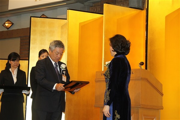 CEO Vinamilk nhận giải thưởng Nikkei châu Á 2015 - ảnh 2