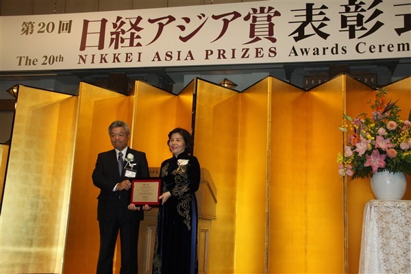 CEO Vinamilk nhận giải thưởng Nikkei châu Á 2015 - ảnh 3