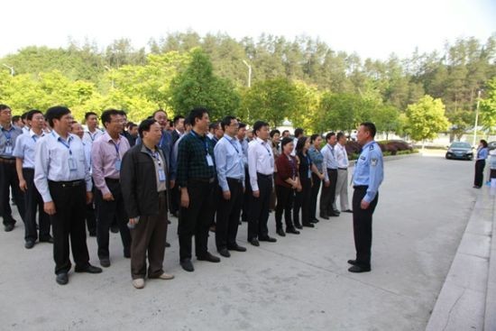 Trung Quốc cho quan chức thăm nhà tù để răn đe - ảnh 1